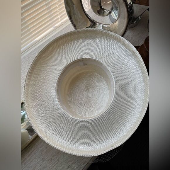 Elegant Cream Women's Hat with Veil - Picture 12 of 14